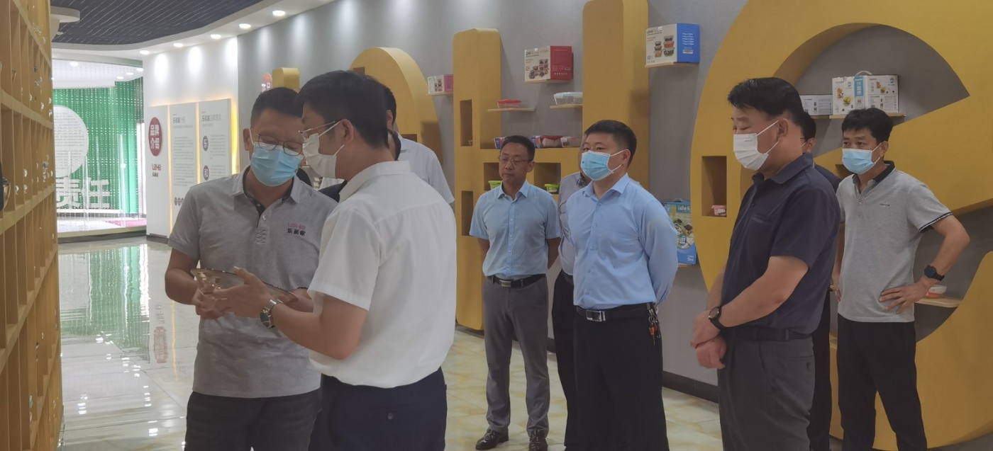 區(qū)委書記王慶一行蒞臨曜暉集團(tuán)督導(dǎo)企業(yè)安全生產(chǎn)工作