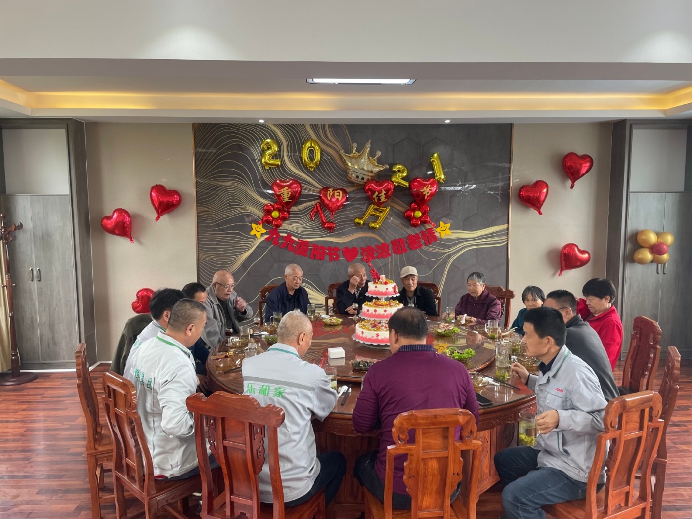 曜暉集團(tuán)開展“九九重陽節(jié) 濃濃敬老情” 活動(dòng)